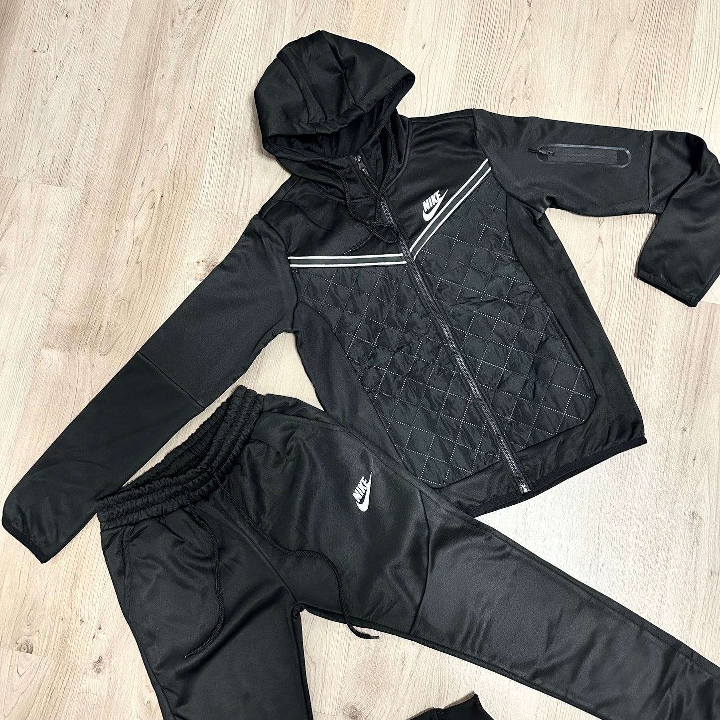 Conjunto NIKE TECH BLACK