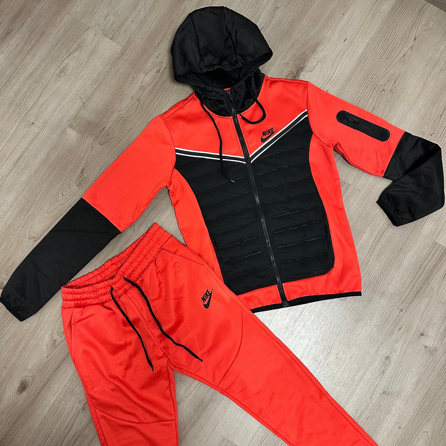Conjunto NIKE TECH RED/BLACK