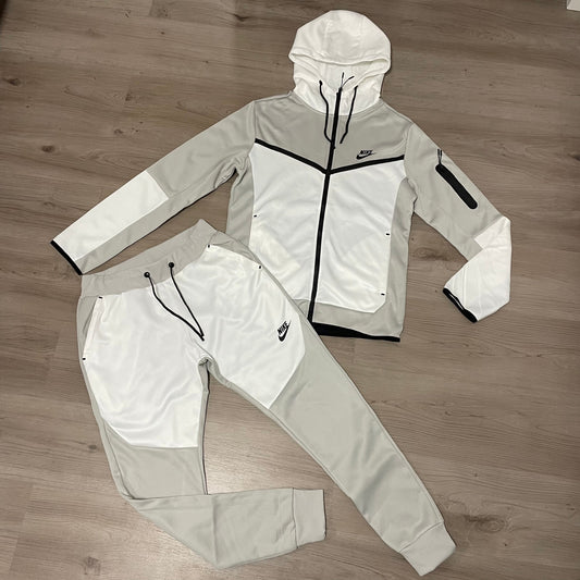 Conjunto NIKE TECH White/grey