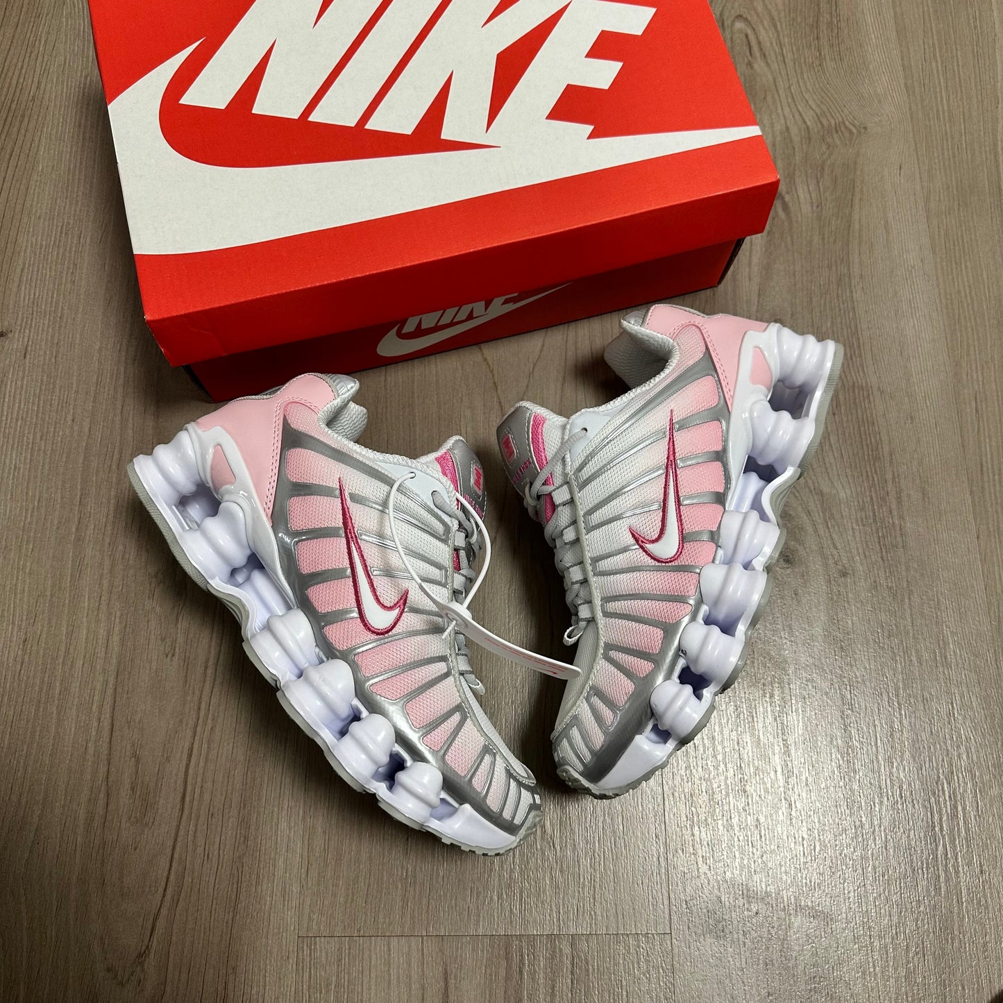NIKE SHOX