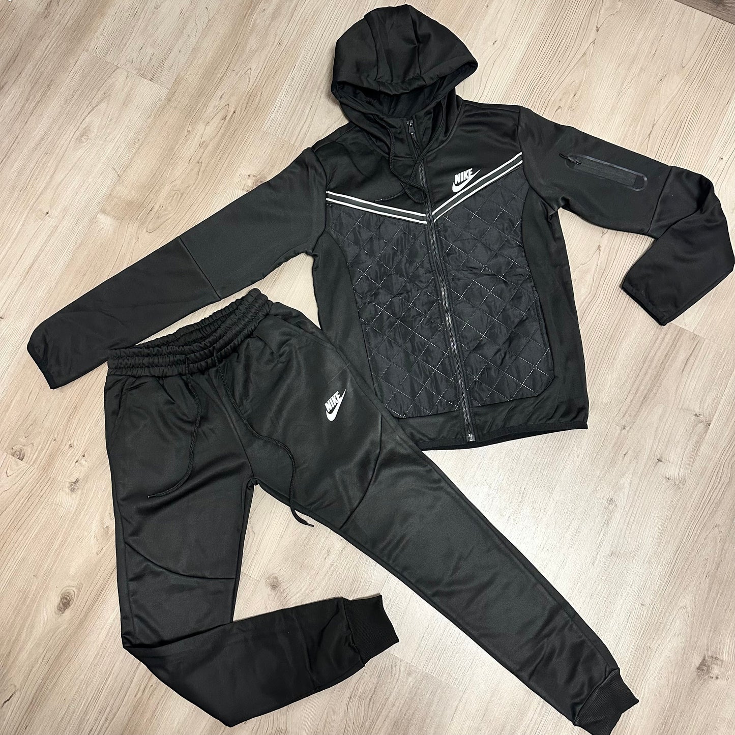 Conjunto NIKE TECH BLACK