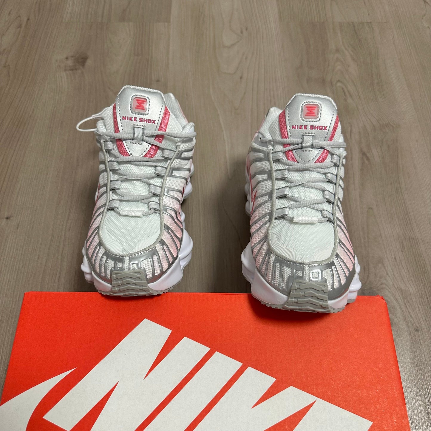 NIKE SHOX