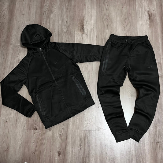 Conjunto largo NIKE NOCTA ALL BLACK