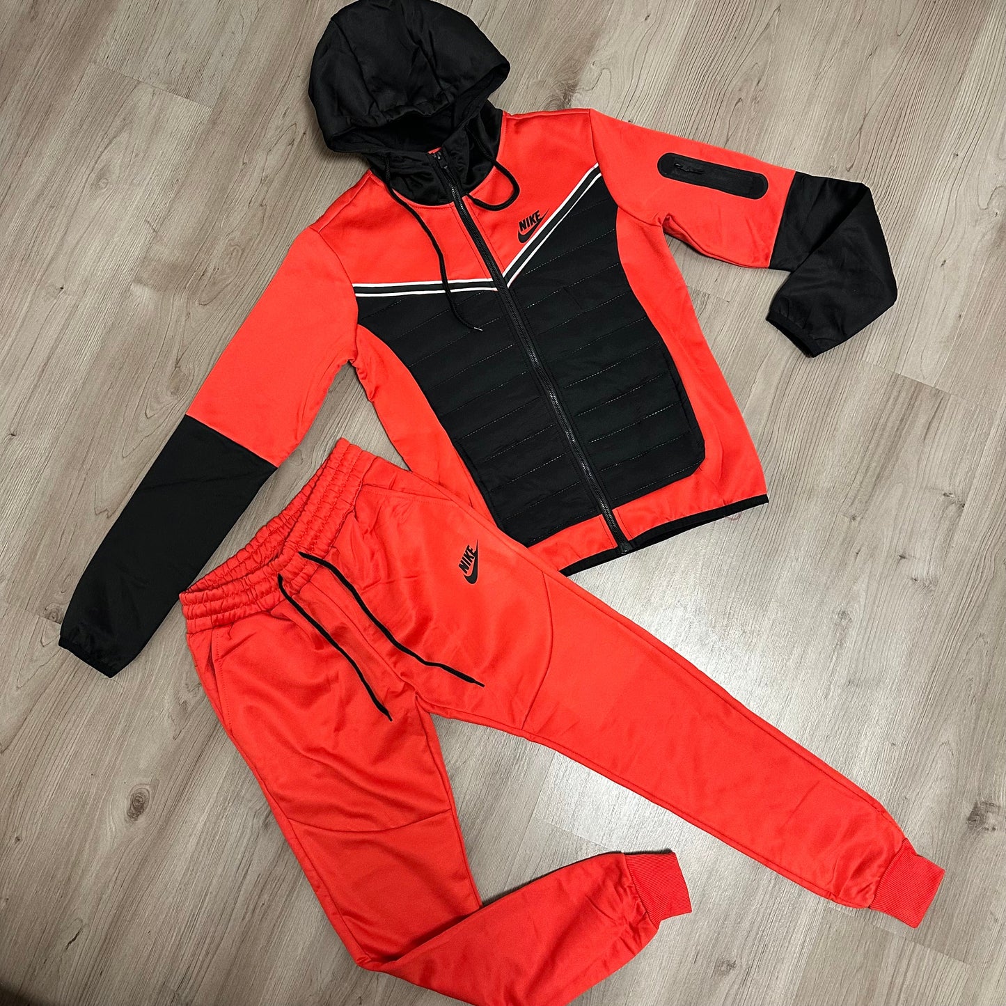Conjunto NIKE TECH RED/BLACK