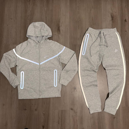 Conjunto largo NIKE NOCTA TELA GRUESA LINEAS REFLECTANTES