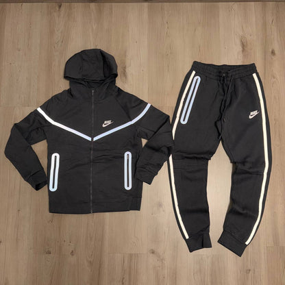 Conjunto largo NIKE NOCTA TELA GRUESA GRIS OSCURO LINEAS REFLECTANTES
