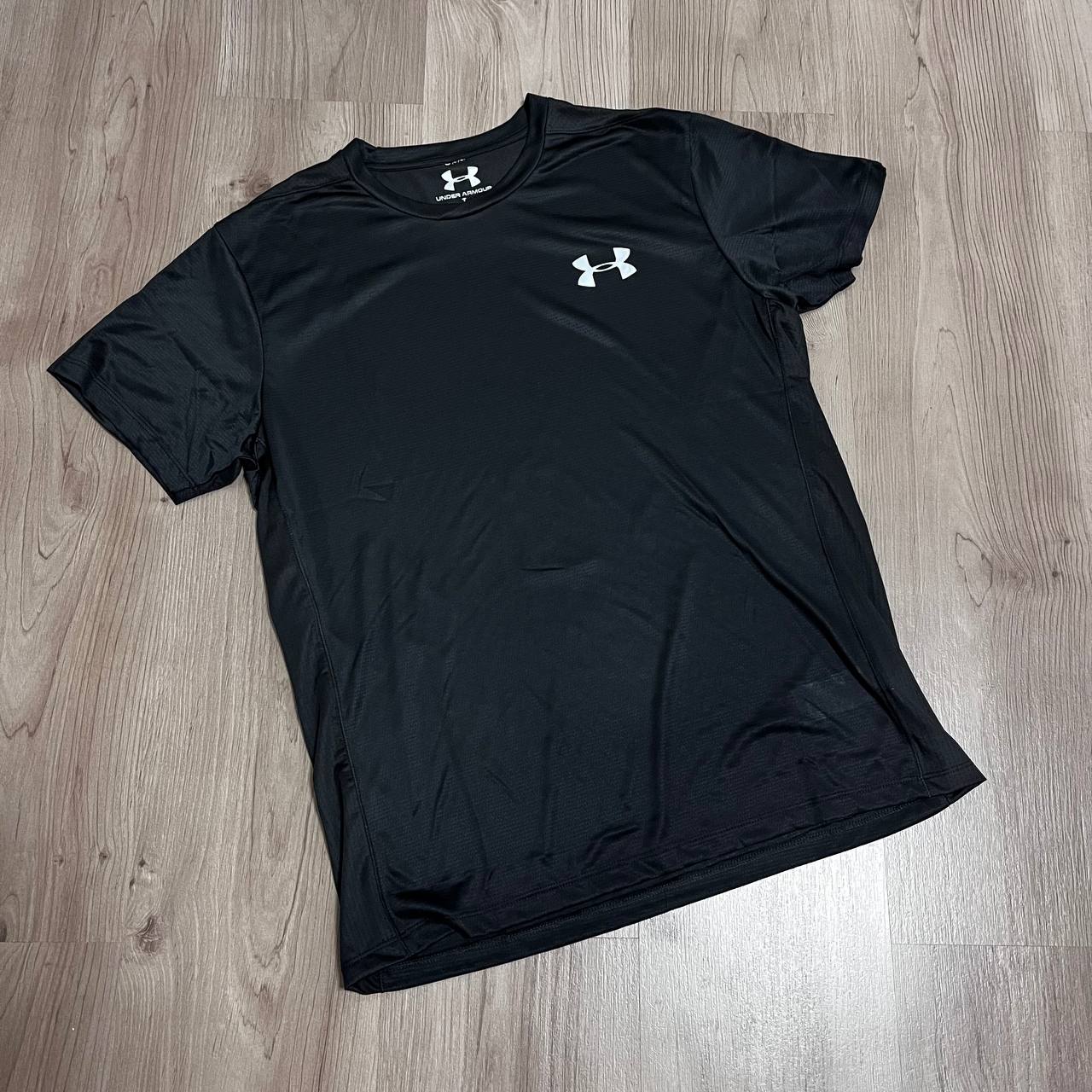 CAMISETA UNDER ARMOUR SLIM FIT NEGRA