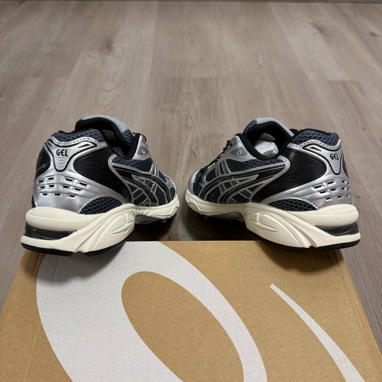 ZAPATILLAS ASCIS SUELA BEIGE